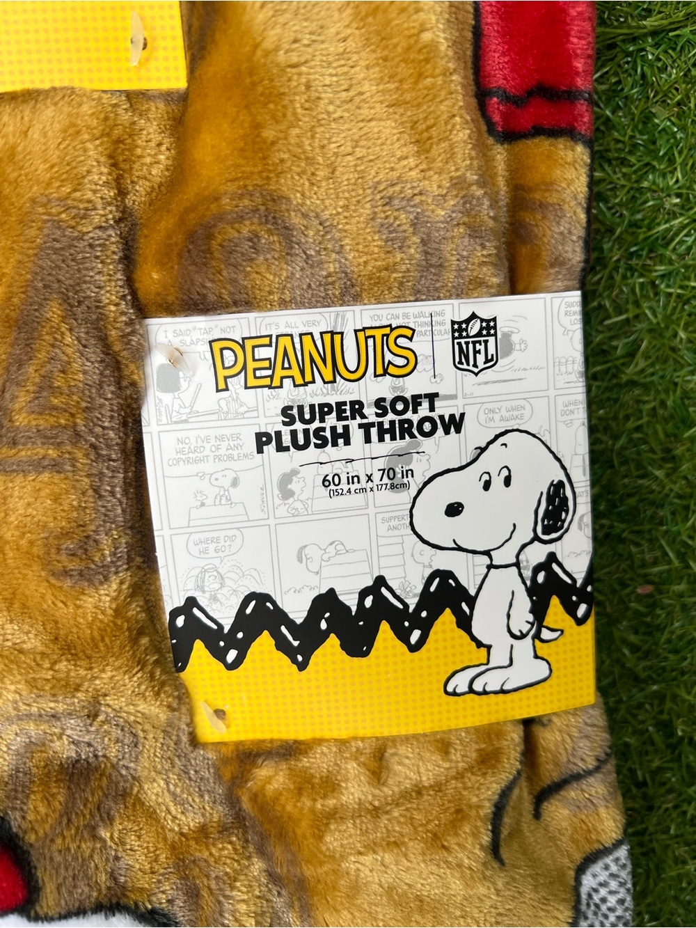 Peanuts x NFL Snoopy Plush Throw Blanket 60x70 - Picture 3 of 4